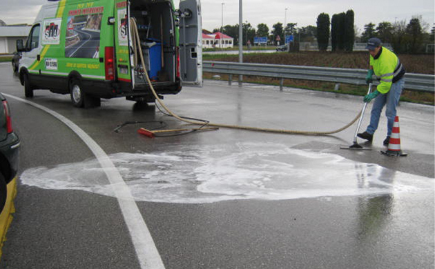 rifiuti incidente stradale