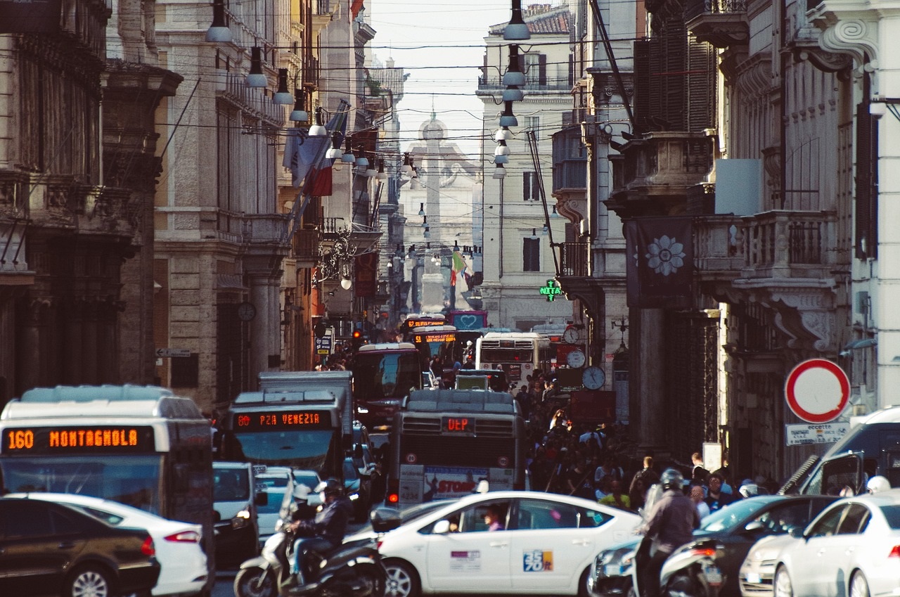 Mobilità, parco circolante e abitudini di spostamento a Roma. C’è da fare parecchio.