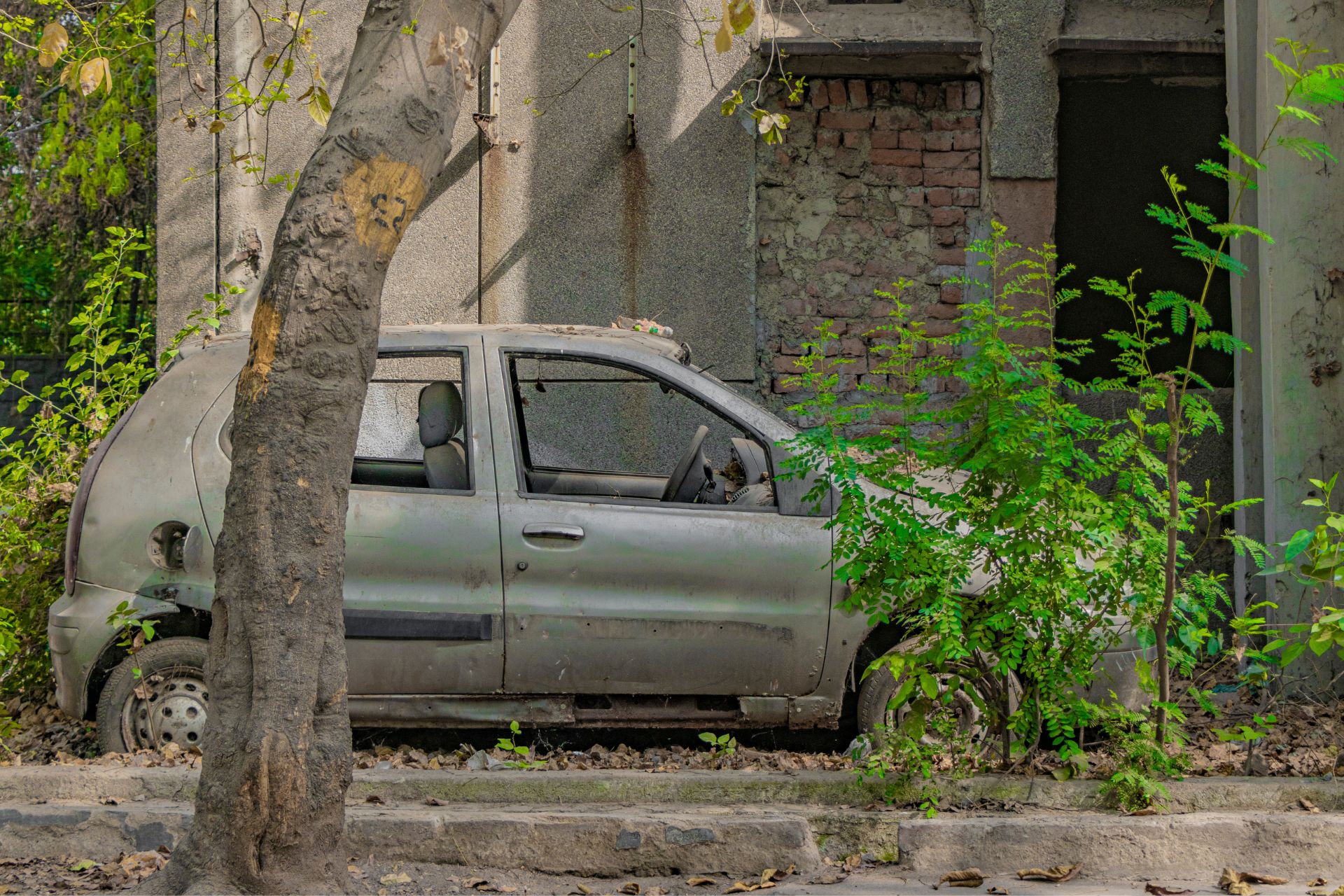 Veicoli fuori uso gravati da fermo amministrativo: via libera alla cancellazione dal PRA