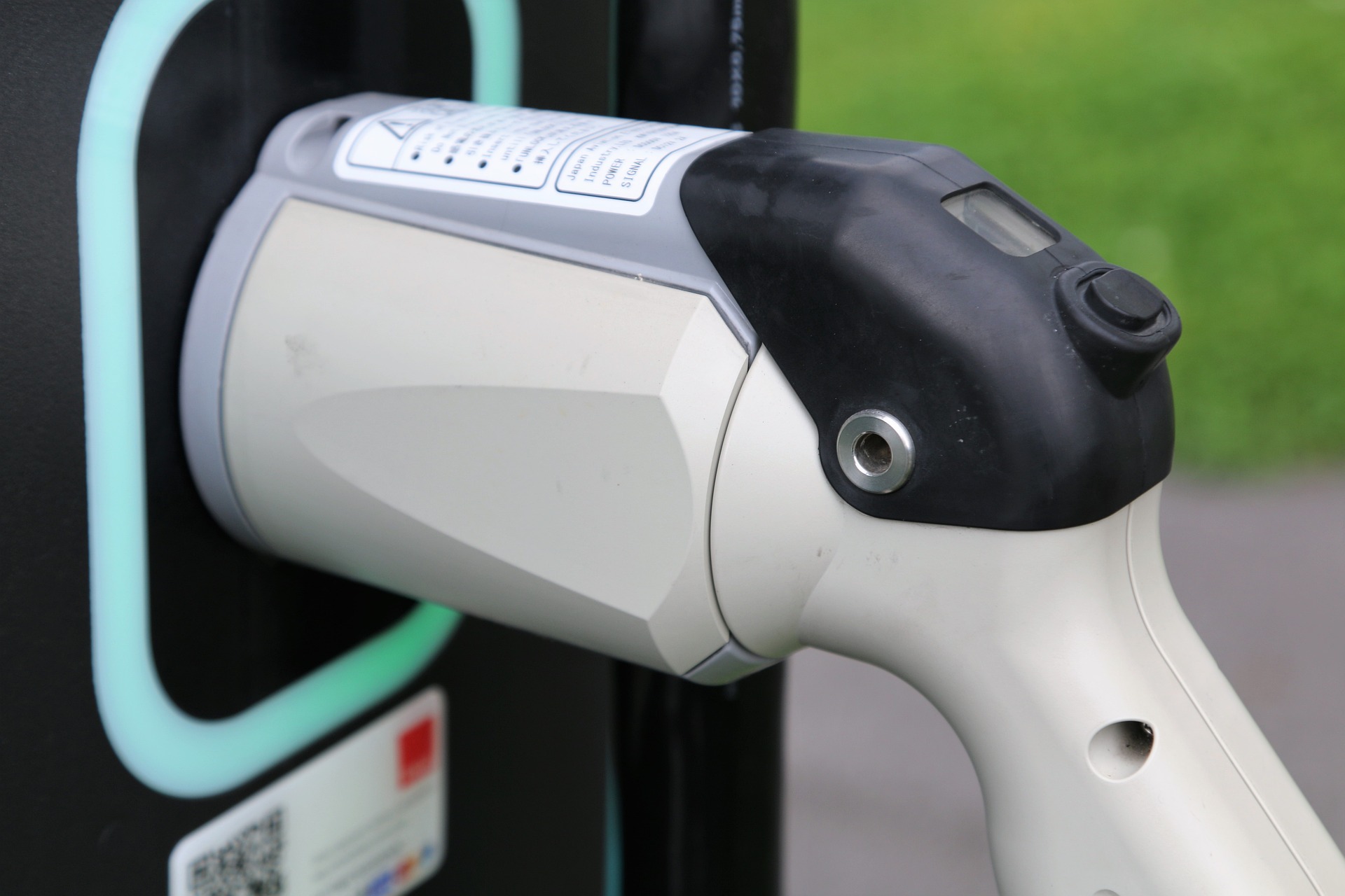 Auto elettriche a batteria: in aprile volate le immatricolazioni